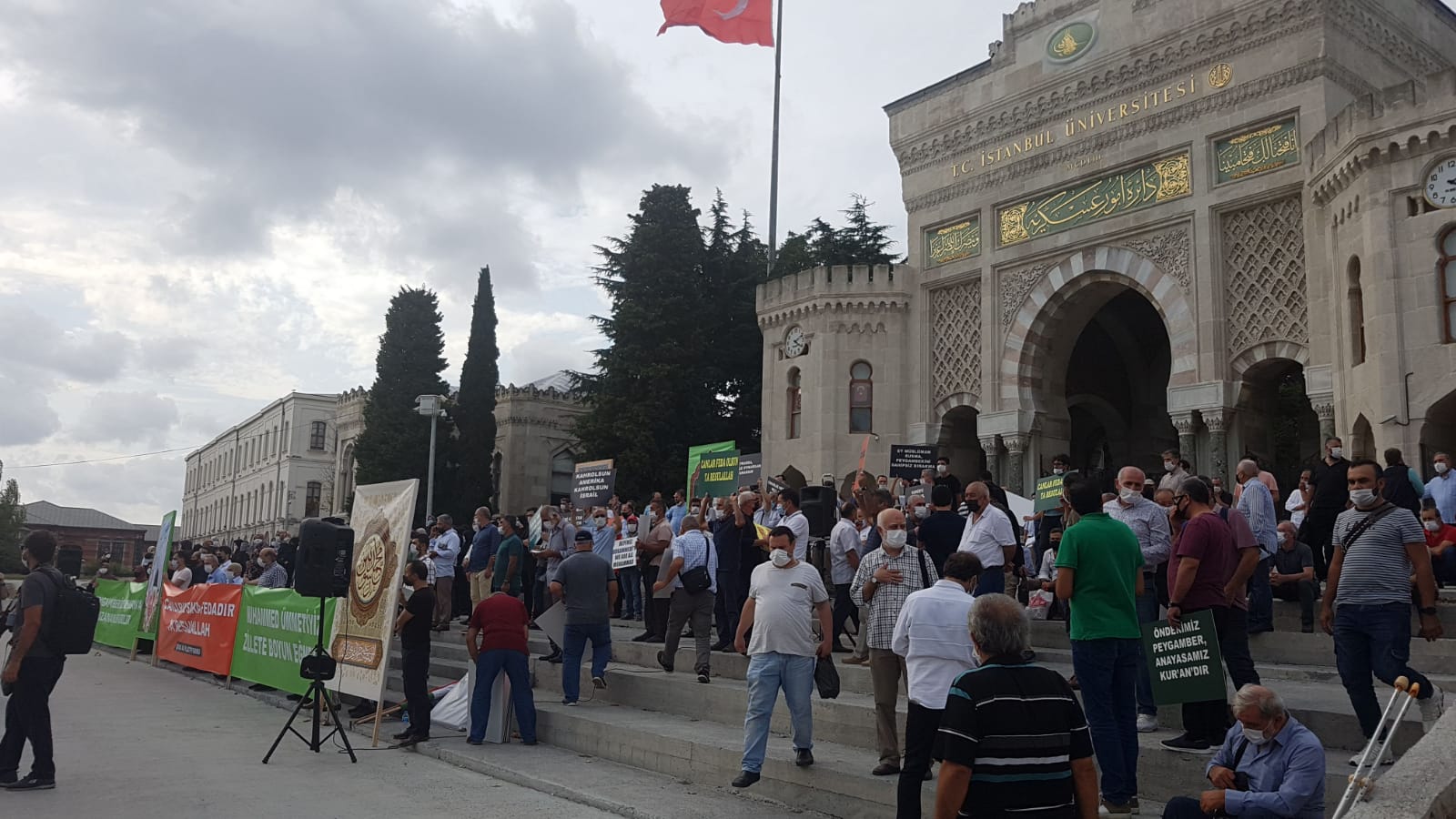 İstanbul'da Peygamberimize ve Kur’an-ı Kerim’e Yapılan Hakaretler Protesto Edildi
